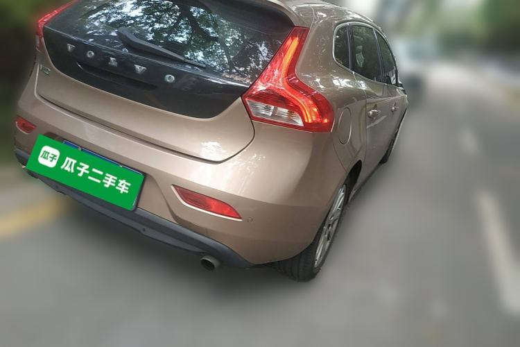 Used Volvo V40 2013 2.0T Zhiya Edition
