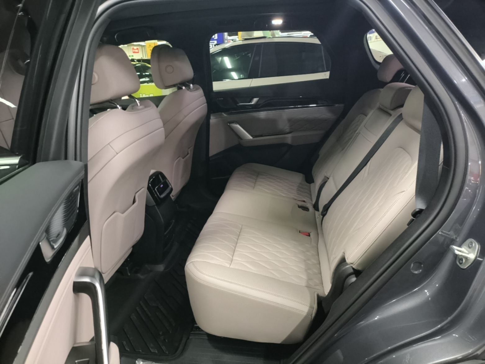 BYD Tang New Energy 2024 EV Glory Edition 600KM Premium Model — снимка 20