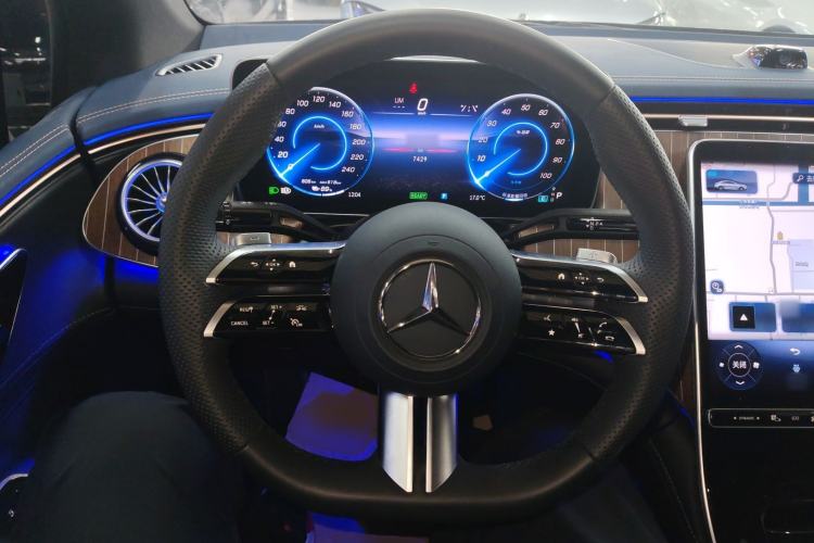 Used Mercedes-Benz EQE 2025 500 4MATIC Pioneer Edition Steering Wheel