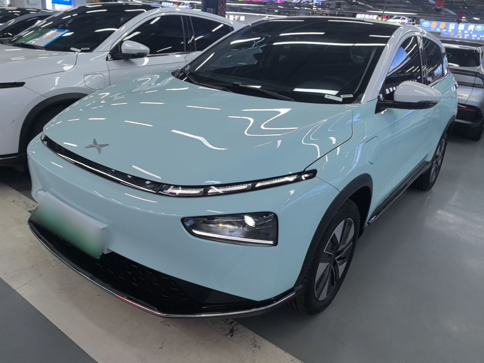 Unter der Vorderseite des Autos