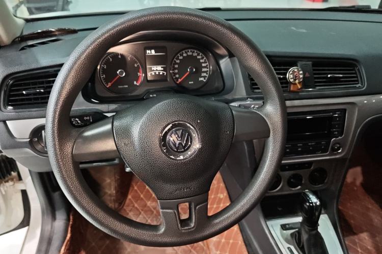 Used Volkswagen Lavida 2013 Revised Classic 1.6L Automatic Fashion Edition
