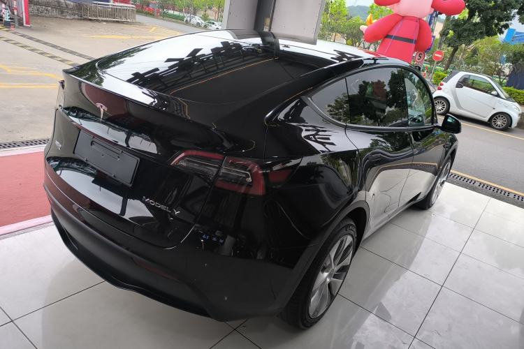 Used Tesla Model Y 2023 Long-Range All-Wheel-Drive Version