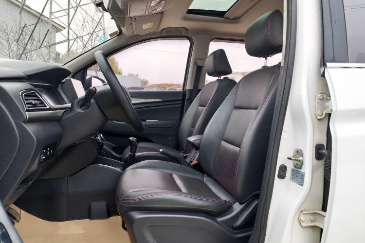 Used CHANGAN KAICHENG Oushang A600 2016 1.5L Manual Luxury 7-Seater Interior 8