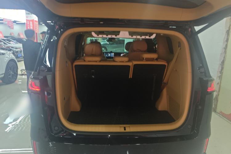 Used VOYAH Dream 2024 PHEV Ultra-Long Range Flagship Edition Trunk