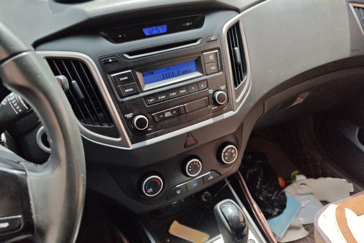 Used Hyundai ix25 2015 1.6L Automatic Two-Wheel Drive Smart GLS Trim Audio And AC Panel