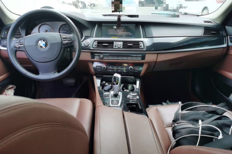 Used BMW 5 Series 2015 520i Elegant Edition Center Console