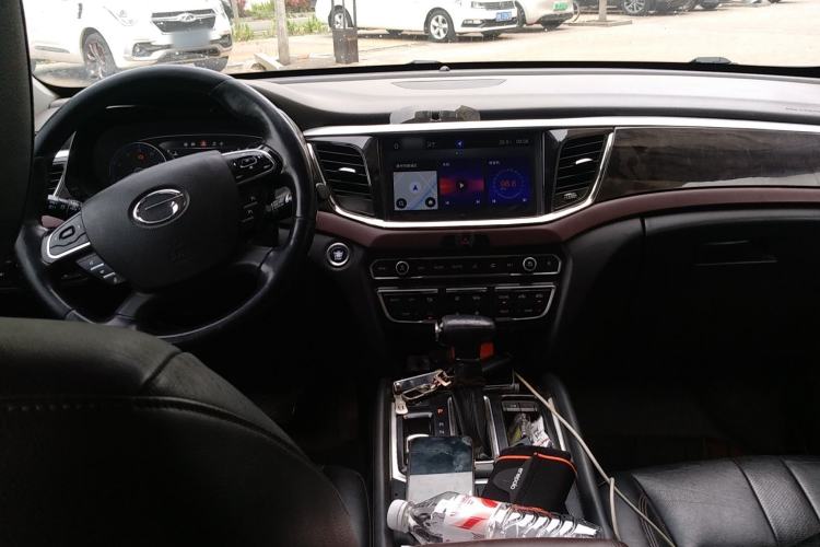 Used GAC Trumpchi GS8 2019 390T Two-Wheel Drive Luxury Smart Connectivity Version (7 Seats) Center Console