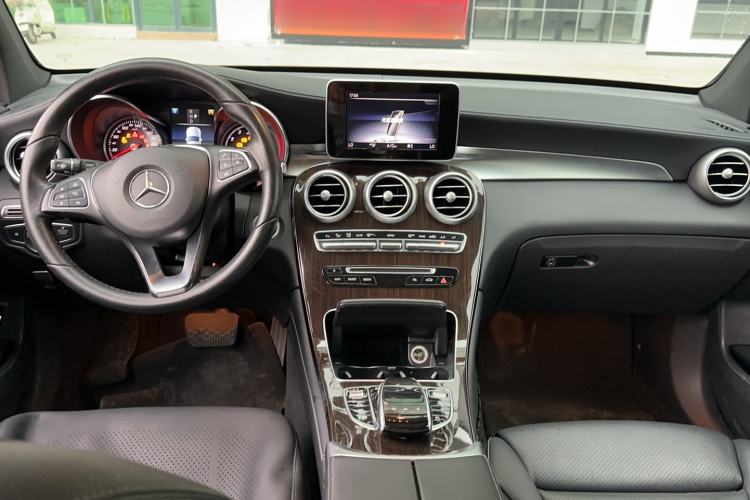 Used Mercedes-Benz GLC 2018 GLC 260 4MATIC Dynamic Edition Center Console