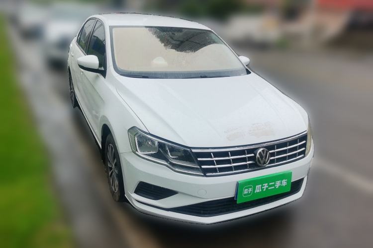 Used Volkswagen Jetta 2017 1.5L Manual Fashion Edition Front Right 45 Deg