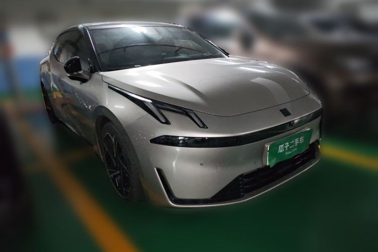 Used Lynk & Co 07 2024 EM-P 126 Long-Range Halo Front Right 45 Deg