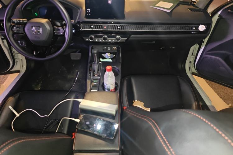 Used Honda Civic 2023 240TURBO CVT Dynamic Edition Center Console