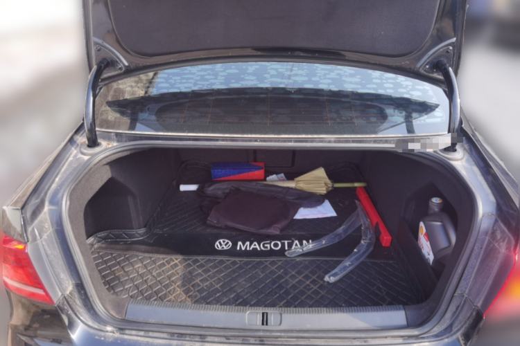 Used Volkswagen Magotan 2016 1.8TSI Smart Comfort Model Trunk