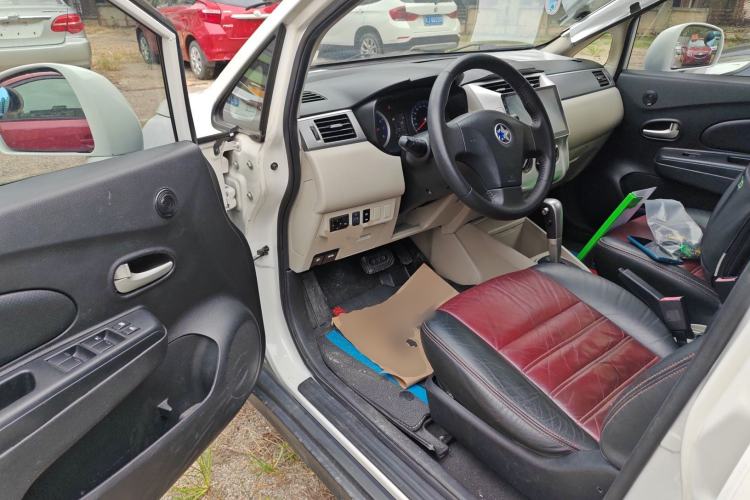 Used Venucia R50 2016 1.6L Automatic Elite Edition
