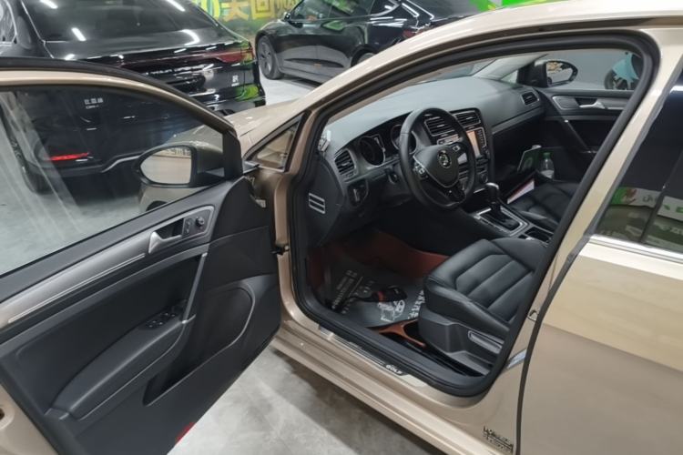 Used Volkswagen Golf 2015 1.4TSI Automatic Luxury Model Driver Seat