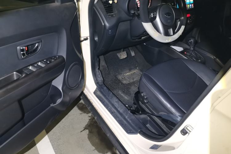 Used Kia Soul 2012 1.6L AT Premium Interior 3