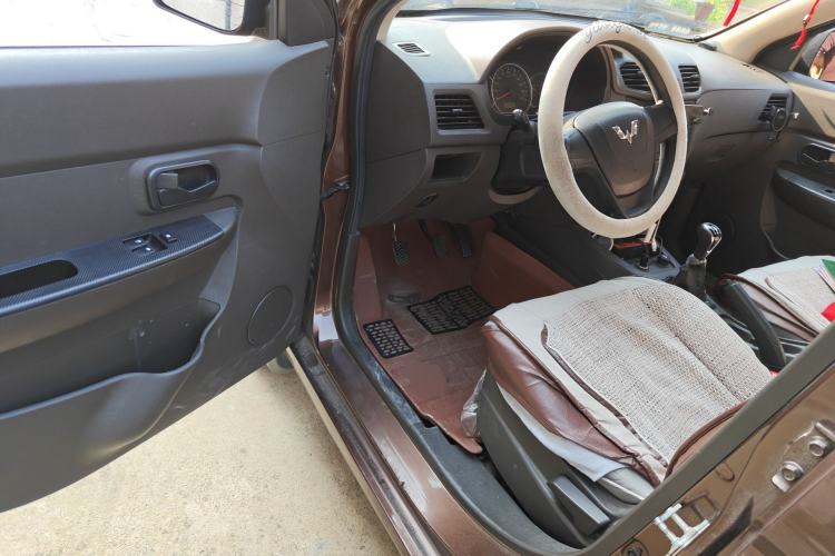 Used Wuling Hongguang 2015 1.5L S Basic Version China V Standard
