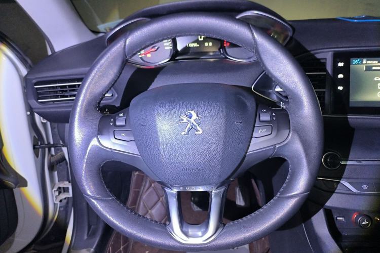 Used Peugeot 308S 2015 1.2T Automatic Jingchi Edition Steering Wheel