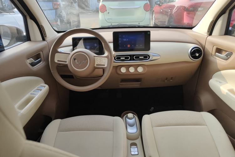 Used Wuling Hongguang MINIEV 2025 Four-Door Version Premium Edition Center Console