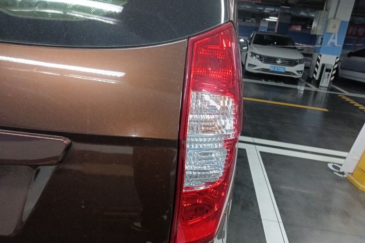 Used Wuling Hongguang 2014 1.5L S Standard Version Right Rear Taillight