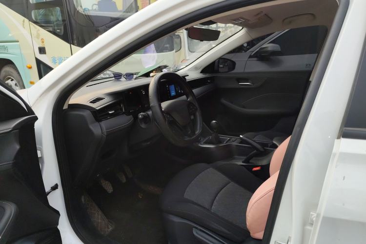 Used Roewe i5 2023 1.5L Manual Comfort Edition
