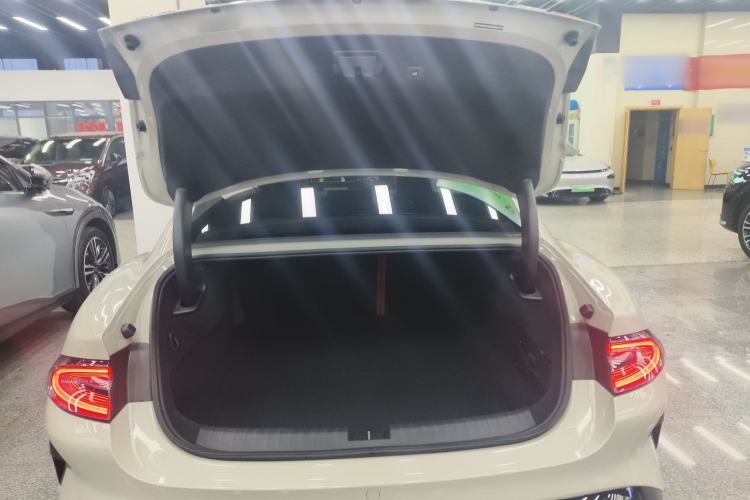 Used Xiaomi Auto SU7 2024 Four-Wheel Drive Ultra-Long Range Advanced Intelligent Driving Max Edition