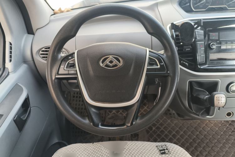 Used SAIC MAXUS Xintu V80 2019 2.5T Classic Model 6-Speed Manual – Aoyuntong Modified Version Short Wheelbase Ultra-Low Roof 5/6 Seats
