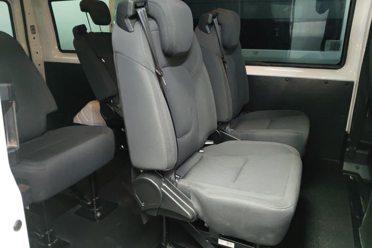 Used JMC Fushun 2023 2.0T Automatic Mid-Range High-Roof Commercial Multi-Purpose 7-Seater Passenger Vehicle