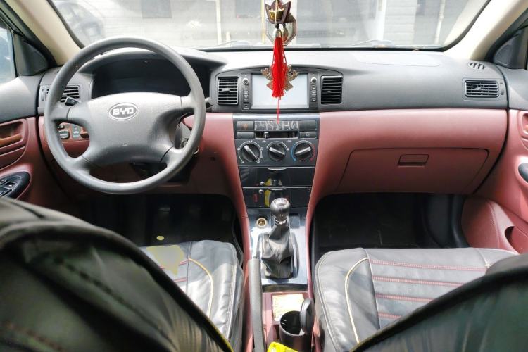 Used BYD F3 2014 1.5L Manual Comfort Model Center Console