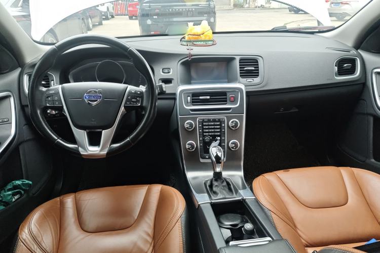 Used Volvo V60 2014 T5 Zhiya Edition