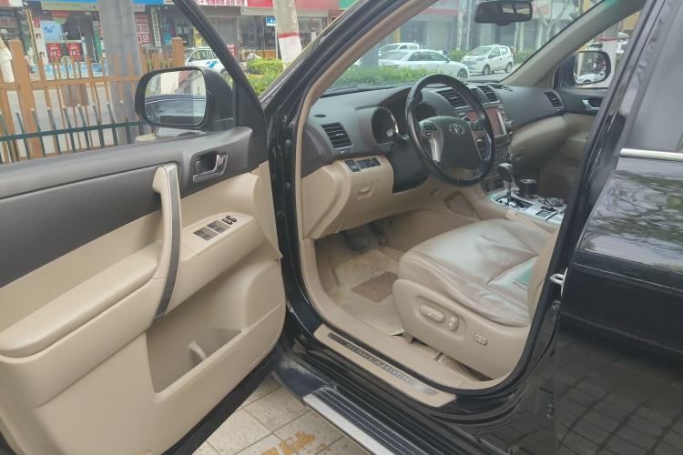 Used Toyota Highlander 2012 2.7L Two-Wheel Drive 7-Seater Luxury Edition Driver Seat