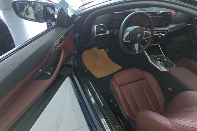 Used BMW 4 Series 2023 425i M Sport Night Edition Driver Seat