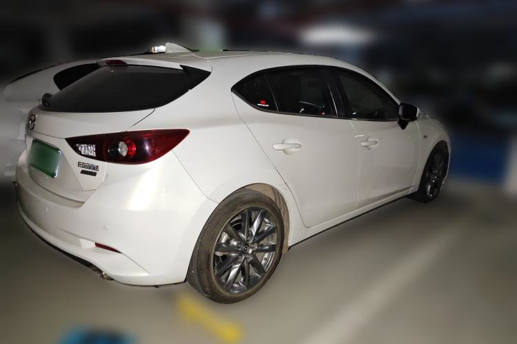 Used Mazda Mazda 3 Axela 2019 Cloud-Controlled Version Hatchback 2.0L Automatic Luxury Model China VI Standard