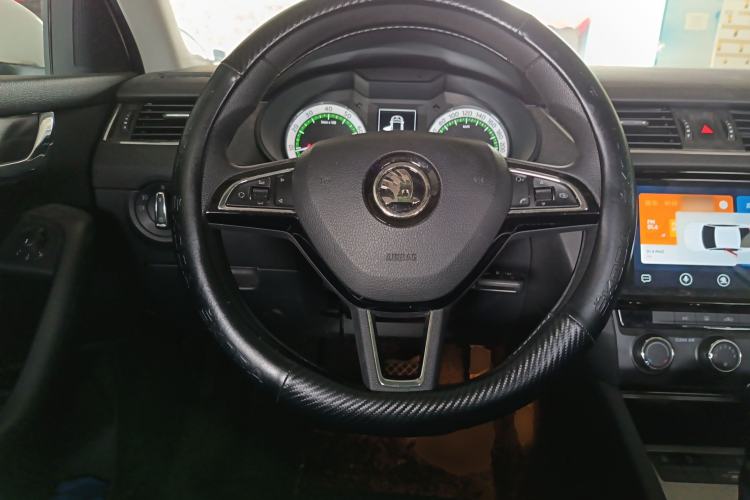 Used Skoda Octavia 2019 1.5L Automatic Smart Drive Luxury Edition China VI Standard Steering Wheel
