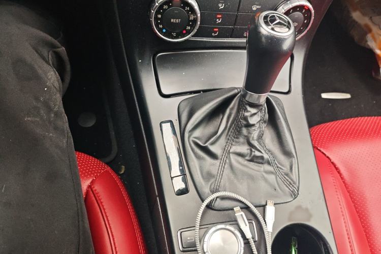 Used Mercedes-Benz SLK-Class 2011 SLK 200 Fashion Model
