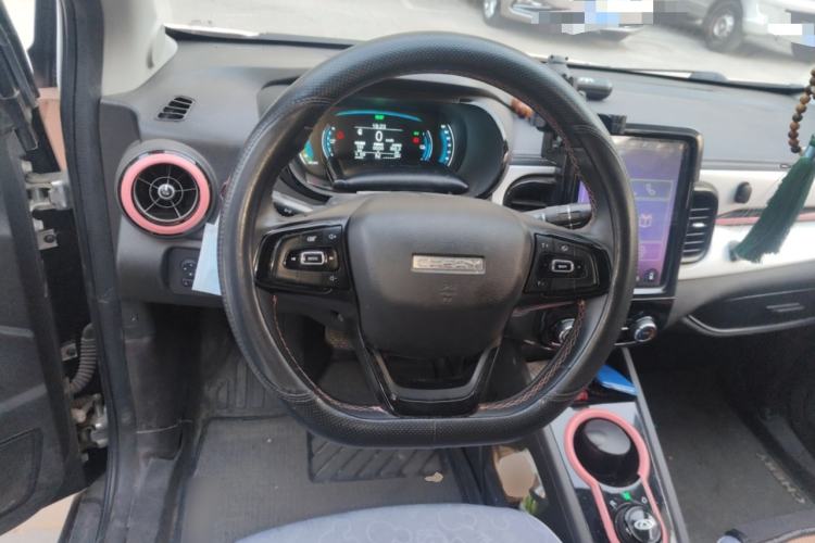 Used Chery QQ Little Ant 2022 Restyled Version Sweet Pink Edition Half-Sugar Version 30.6 kWh 30 kW 301 km Steering Wheel