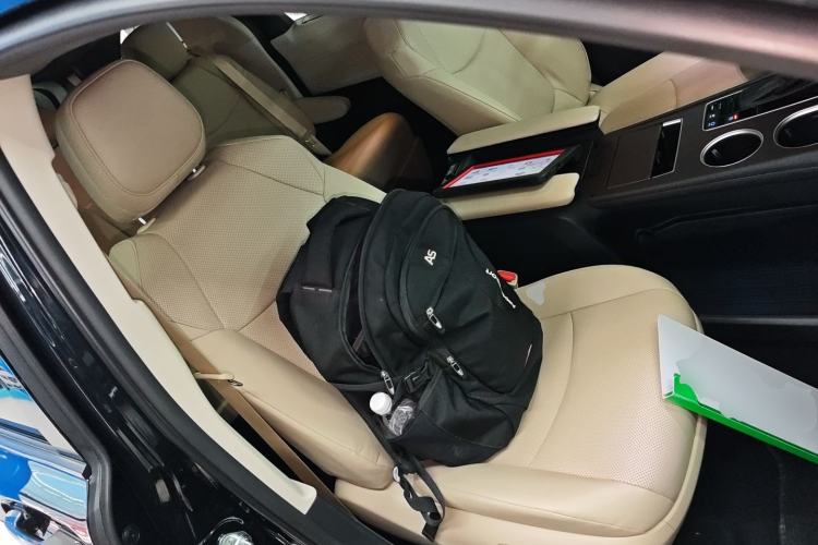 Used Toyota Granvia 2022 2.5L Hybrid Premium Edition