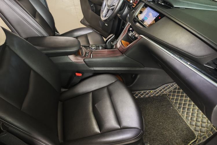 Used Cadillac XT5 2021 28T Luxury Model Interior 1