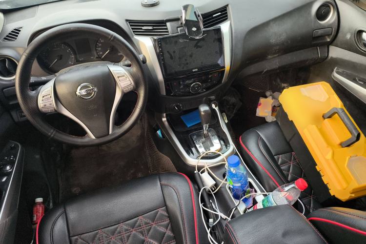 Used Nissan Navara 2017 2.5L Automatic 4x4 Luxury Edition QR25 Center Console