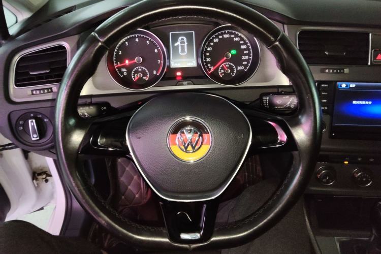 Used Volkswagen Golf 2015 1.4TSI Automatic Comfort Model
