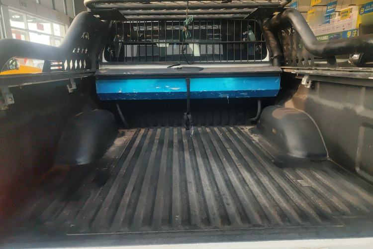 Used Nissan Navara 2021 2.5L Automatic 4x4 Premium Version QR25