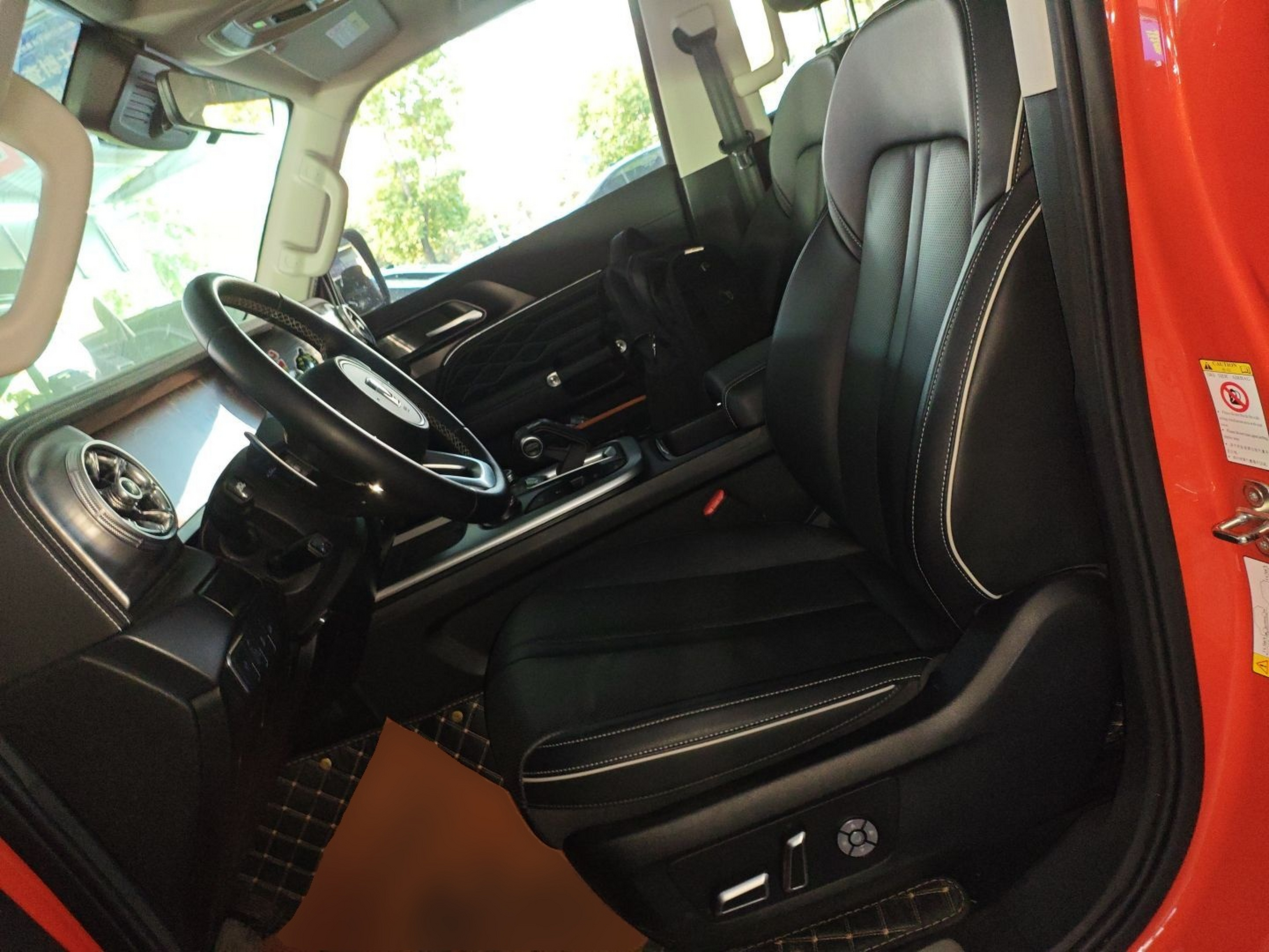 Переднее сиденье в автомобиле