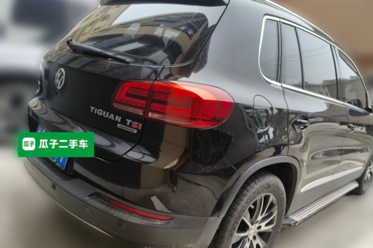 Used Volkswagen Tiguan 2015 1.8TSI Automatic All-Wheel-Drive Luxury Model Rear Right 45 Deg