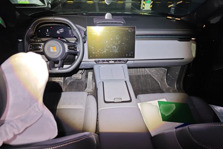 Used Zeekr 7X 2025 100 kWh Long-Range Rear-Wheel Drive with Intelligent Driving Features Center Console