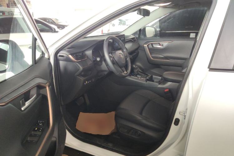 Used Toyota Wildlander 2024 Dual-Motor 2.5L E-CVT Two-Wheel Drive Luxury PLUS Edition Driver Seat