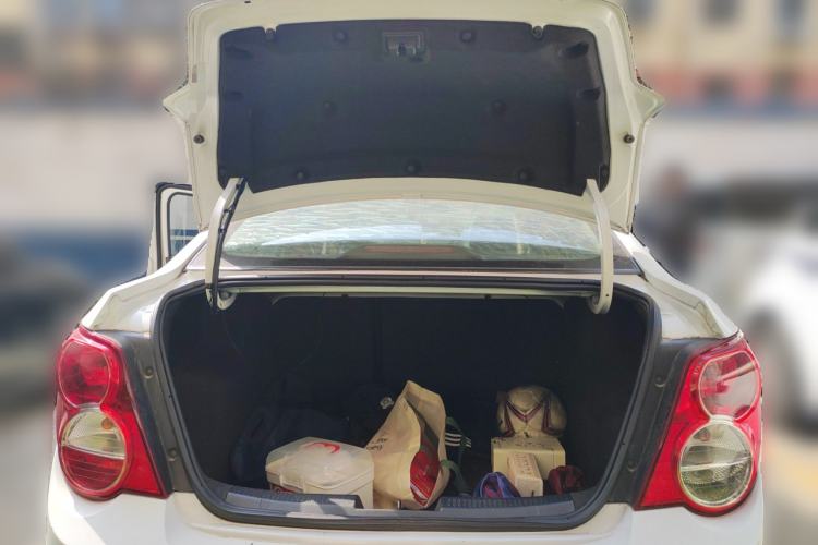 Used Chevrolet Aveo Sonic 2011 Sedan 1.4L MT SL Trunk