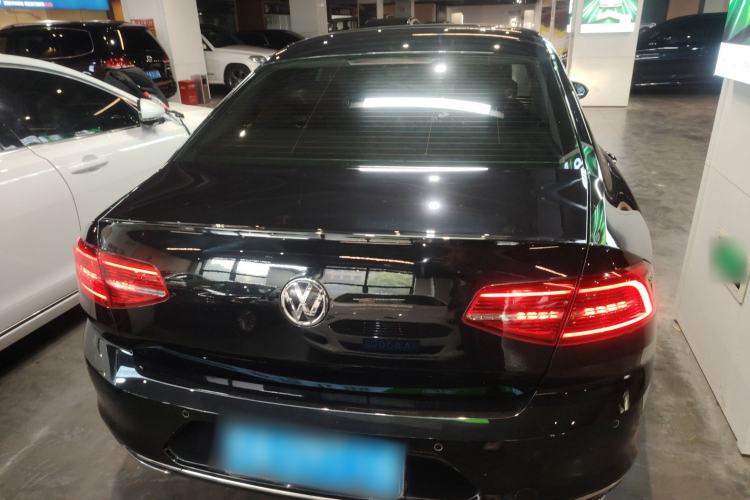 Used Volkswagen Magotan 2018 330TSI DSG Luxury Model Rear