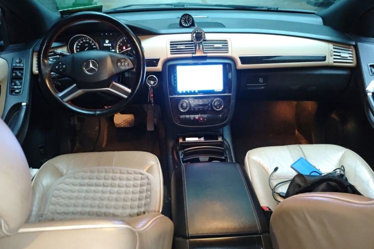 Used Mercedes-Benz R-Class 2014 R 400 4MATIC Business Model Center Console