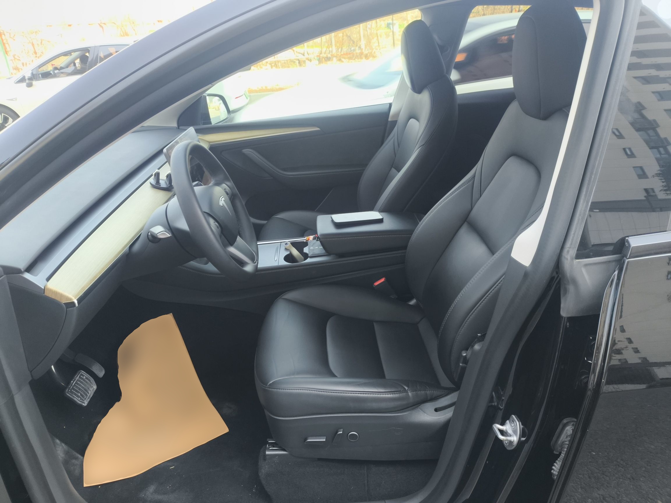 المقاعد الأمامية داخل السيارة