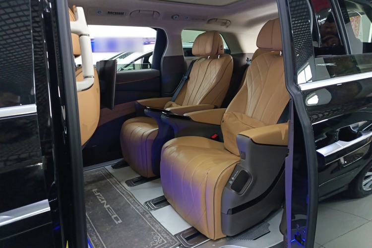 Used Denza D9 2022 DM-i 970 Four-Wheel Drive Flagship Model Left Rear Seat