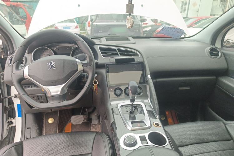 Used Peugeot 3008 2015 1.6THP Automatic Classic Edition Center Console
